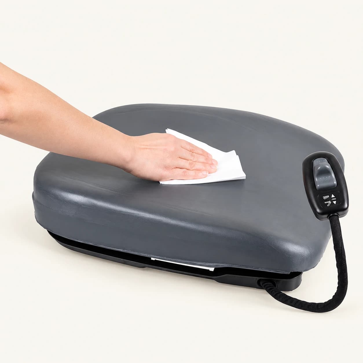 Portable powered seat lifter — Cushion cleaning demonstration